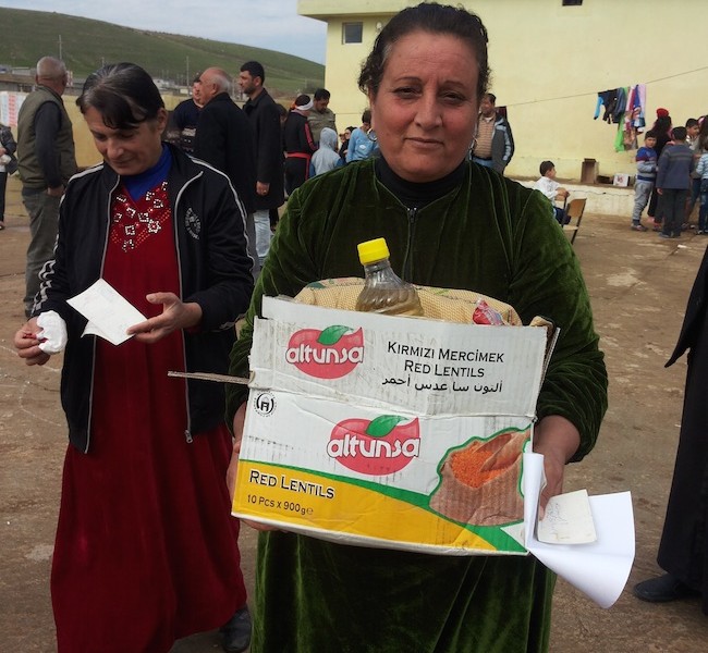 Des paniers de nourriture distribués à Alqosh