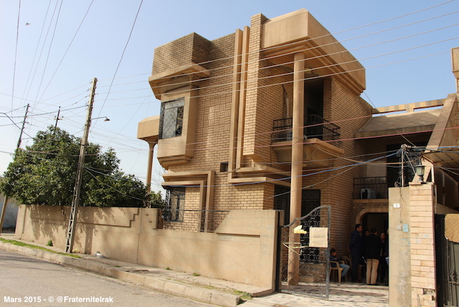 1)ecole-Erbil-fille-exterieur-mars-2015