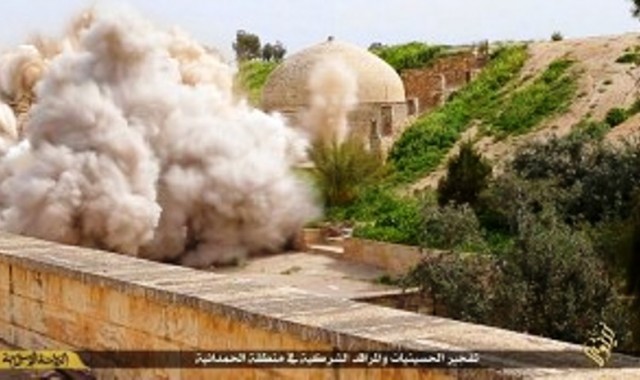 L'explosion du tombeau de Mar Behnam mise en scène par Daech dans une vidéo publiée par l'organisation terroriste en 2015.