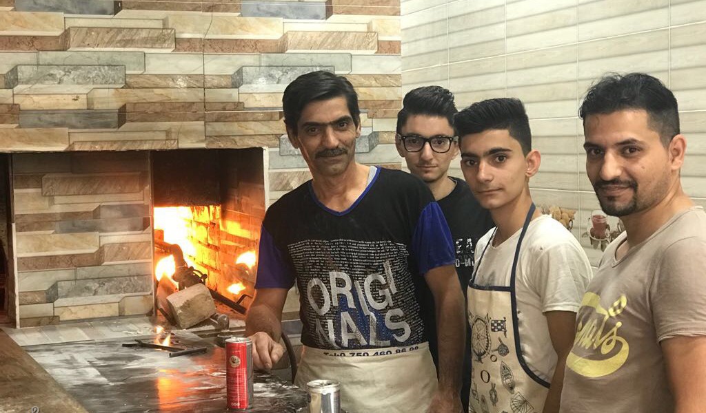 À Kirkouk, des réfugiés travaillent dans une boulangerie financée par Fraternité en Irak