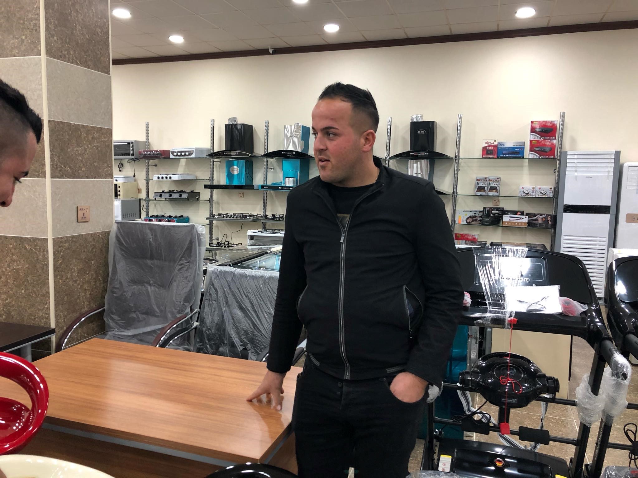 Jeevon, propriétaire du premier café à Batnaya après Daech