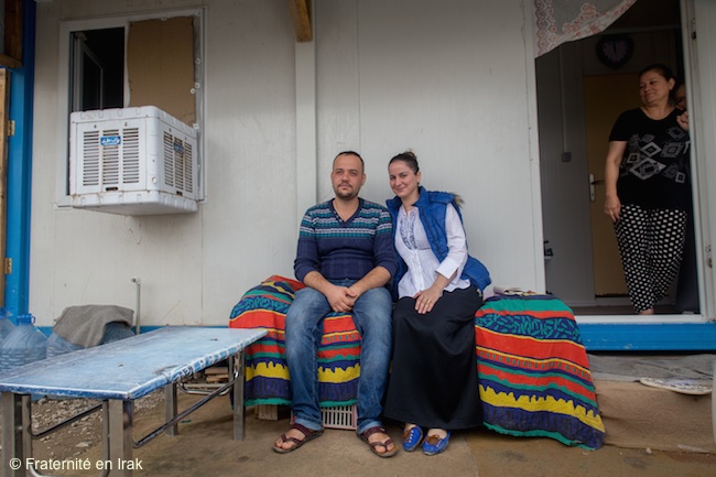 En Irak, être un jeune couple dans un camp de déplacés