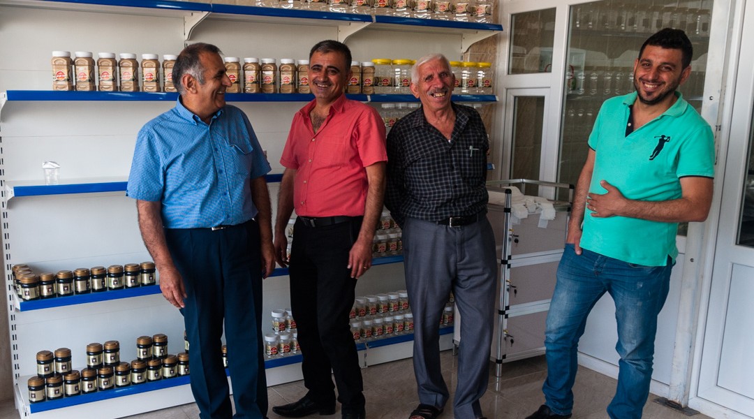 Un emploi pour les déplacés : une usine de crème de sésame a vu le jour à Sulaymania